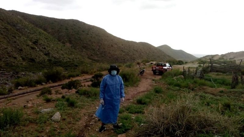 Asistieron a un hombre con Covid en una zona de dificil acceso