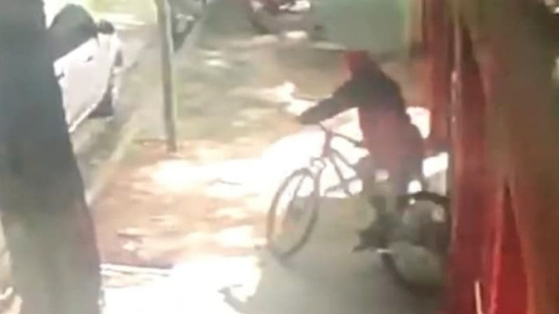 Roba una bici y queda filmado