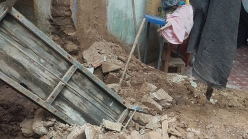 Vivienda sufrió el derrumbe de una pared de adobe