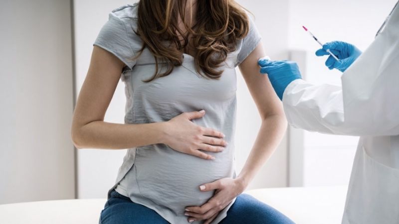 Aseguran que la vacunación no afecta a la fertilidad ni el embarazo