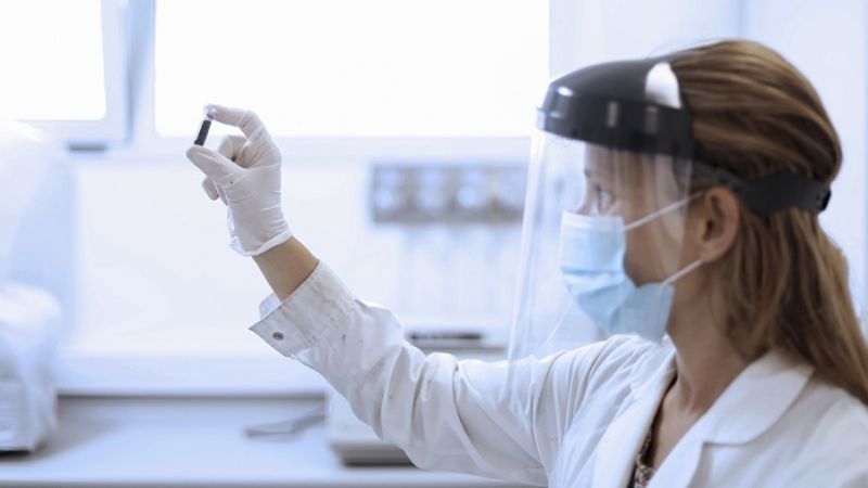 Cuáles vacunas previenen mejor la infección y cuáles reducen la mortalidad