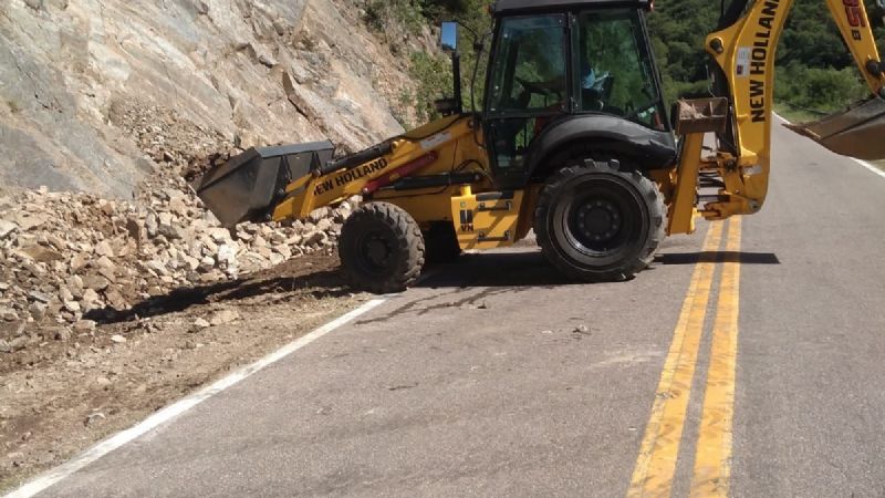 Por retiro de derrumbes, transitar con precaución en La Cébila