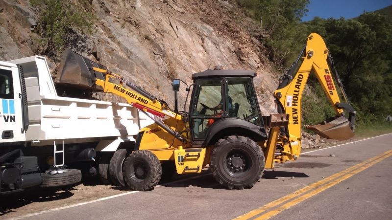 Por retiro de derrumbes, transitar con precaución en La Cébila