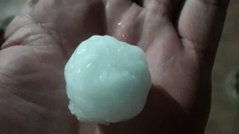 Increíble: con temperatura infernal cayó granizo