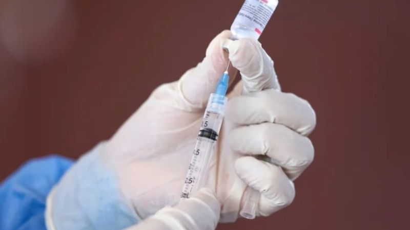 Qué les ocurre a quienes se vacunan sin saber que contrajeron COVID-19