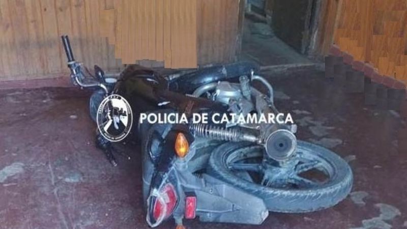 Denunciaron que abandonaron una moto en su casa