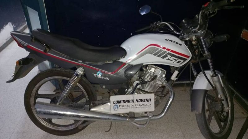 Detienen a un joven con una moto robada