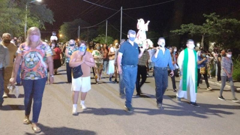 Procesión del Divino Niño en la parroquia San Roque