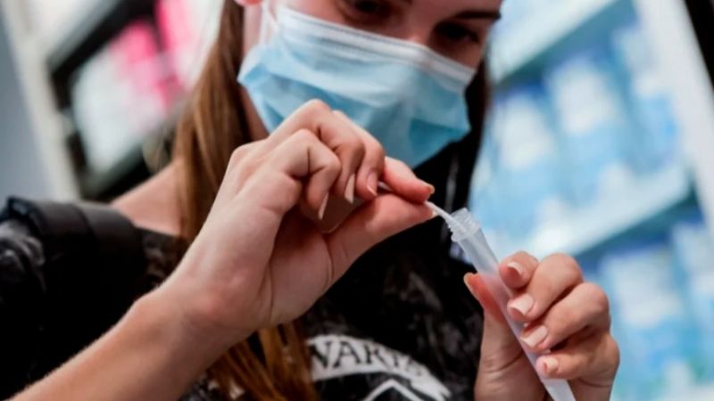 Autorizaron el uso de cuatro test de autoevaluación COVID-19