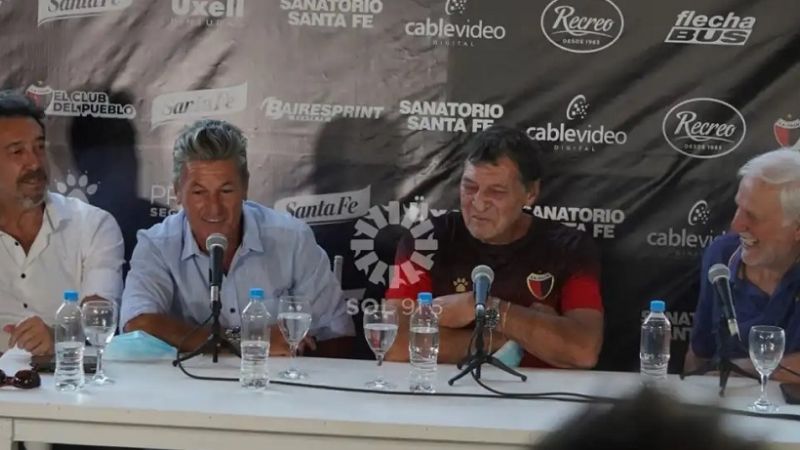 Falcioni asumió en Colón y pidió que Farías se quede