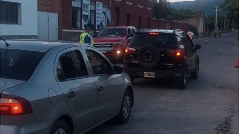 Retienen los vehículos a 14 infractores en Valle Viejo y FME