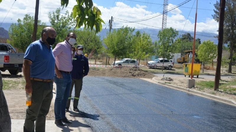 Avanza la pavimentación en barrio de Loro Huasi