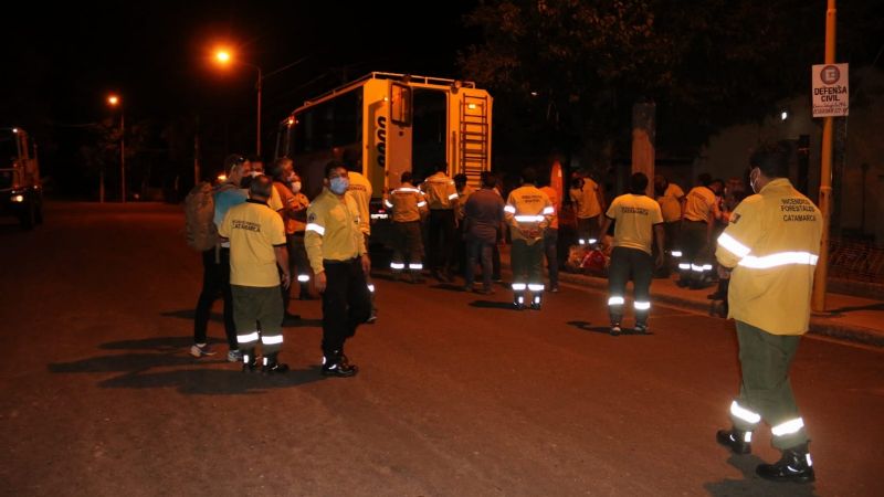 Brigadistas catamarqueños tras una dura misión en el sur