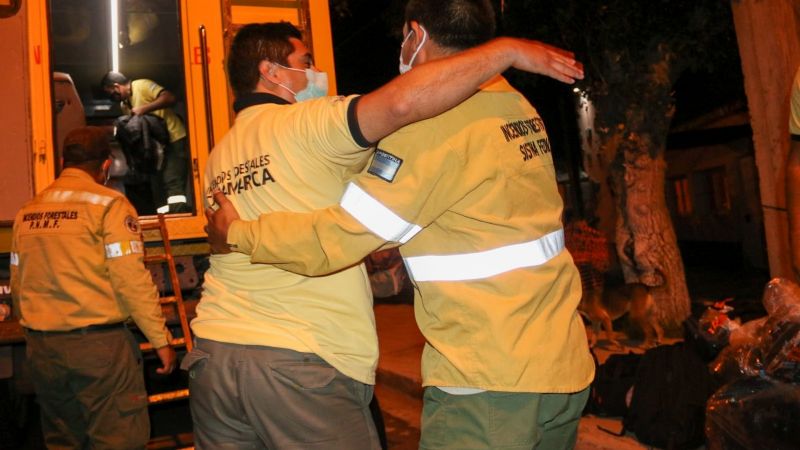 Brigadistas catamarqueños tras una dura misión en el sur