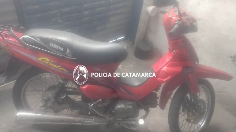 Derrapó en una moto robada, escapó, pero lo atraparon