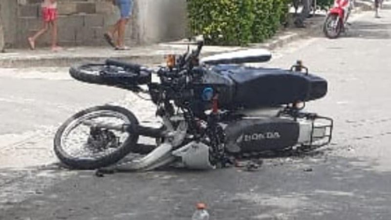 Violento choque de motos: un joven murió camino al hospital
