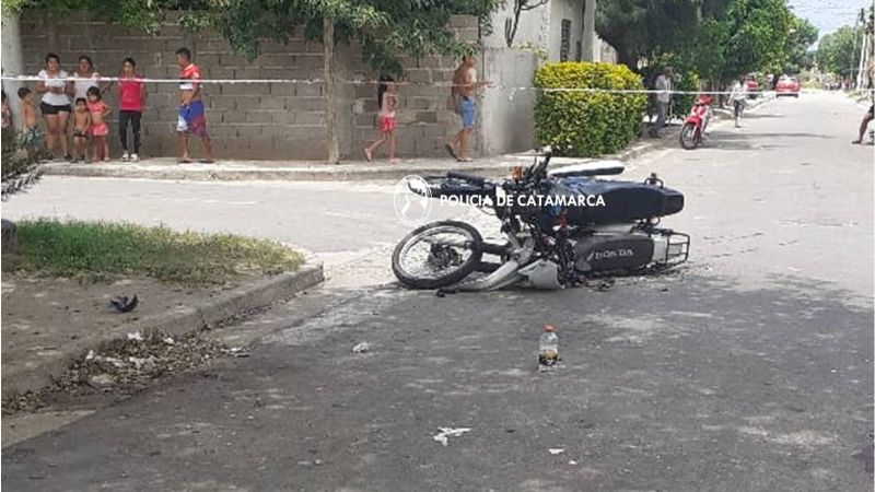 Violento choque de motos: un joven murió camino al hospital