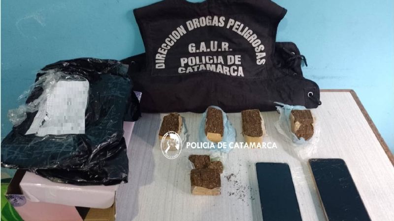 En operativo, secuestran cinco trozos de marihuana y celulares