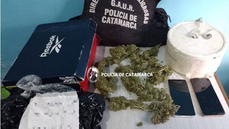En operativo, secuestran cinco trozos de marihuana y celulares