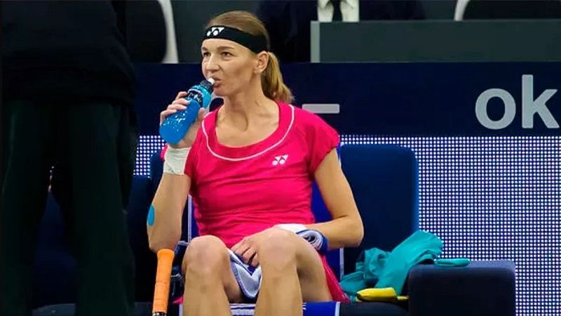 Por similar caso de Djokovic, tenis checa abandonó Australia