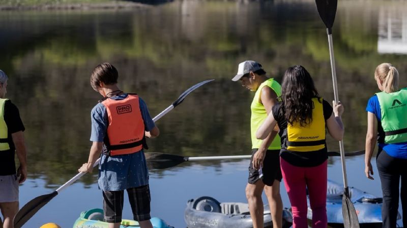 Propuestas de kayak y tirolesa en el dique El Jumeal