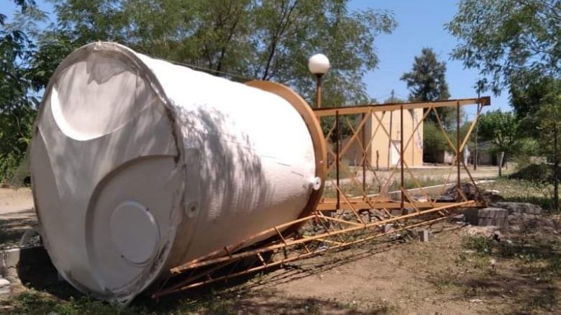 Tanque de agua para abastecer a un barrio
