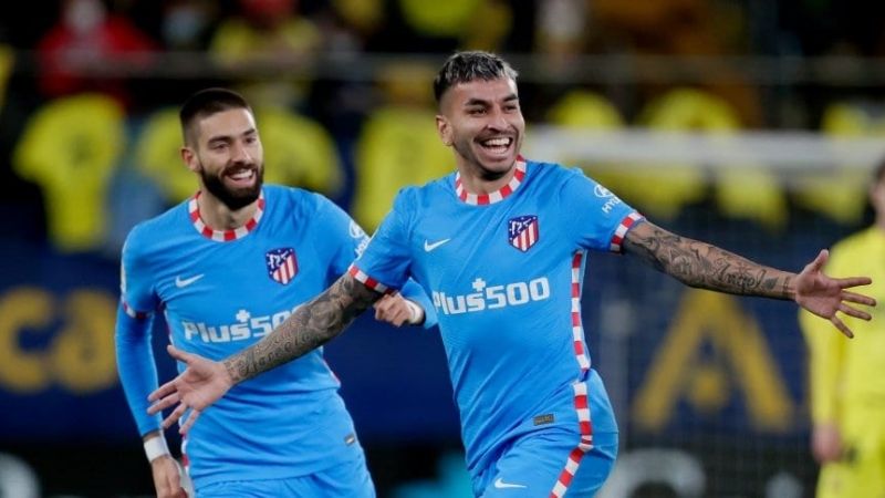 Golazo de mitad de cancha de Ángelito Correa