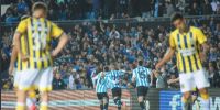 RACING festejando el gol de Alcaraz, tras el centro de Vecchio.