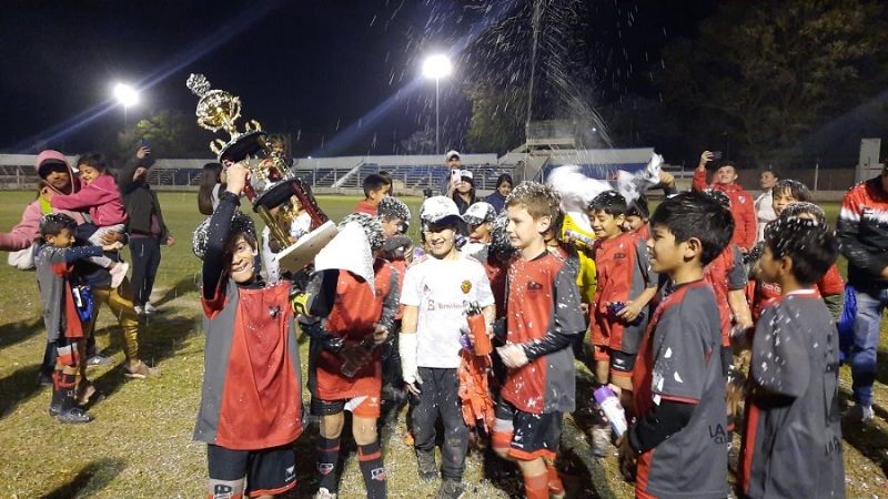 El Auténtico en 5ta., Defensores en Inf. A y La Banda en Inf. B