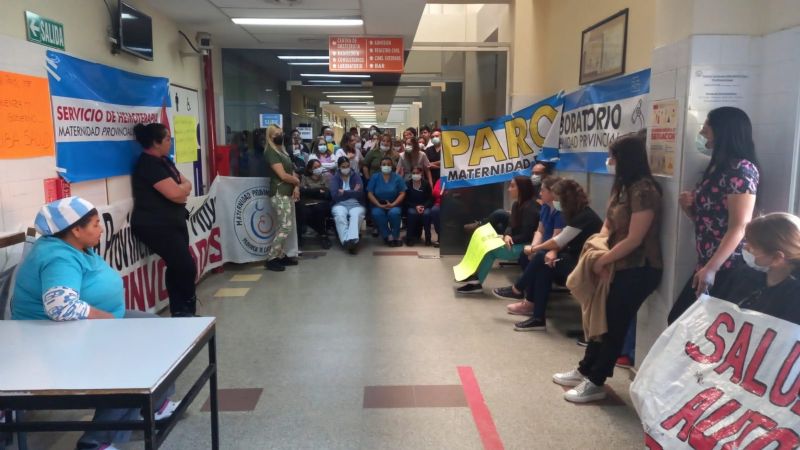 Asamblea de trabajadores en la Maternidad
