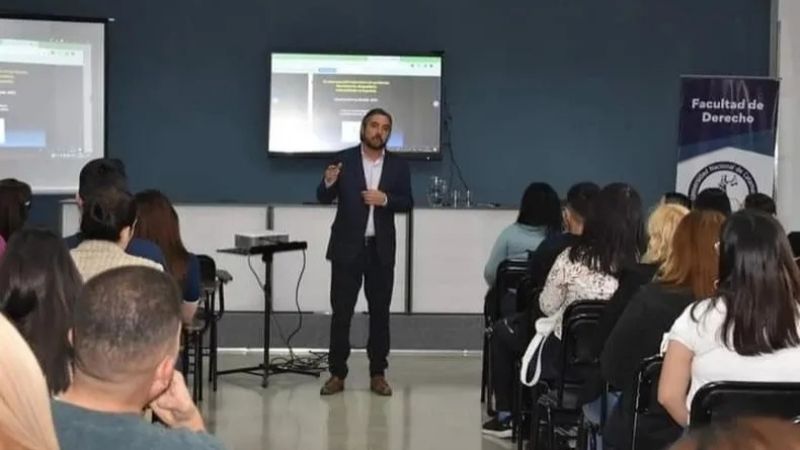 Capacitación sobre Ley Micaela y estreno del auditorio de la facultad de Derecho