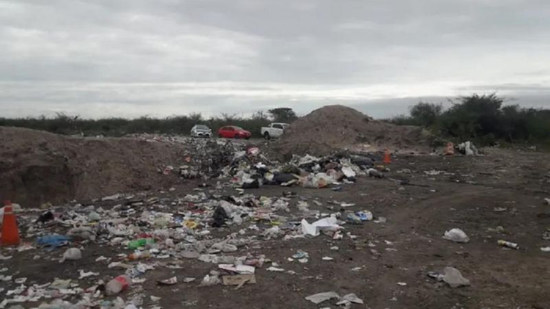 Hallan el cuerpo calcinado de un joven en un basural: detuvieron a su esposa y a dos amigos
