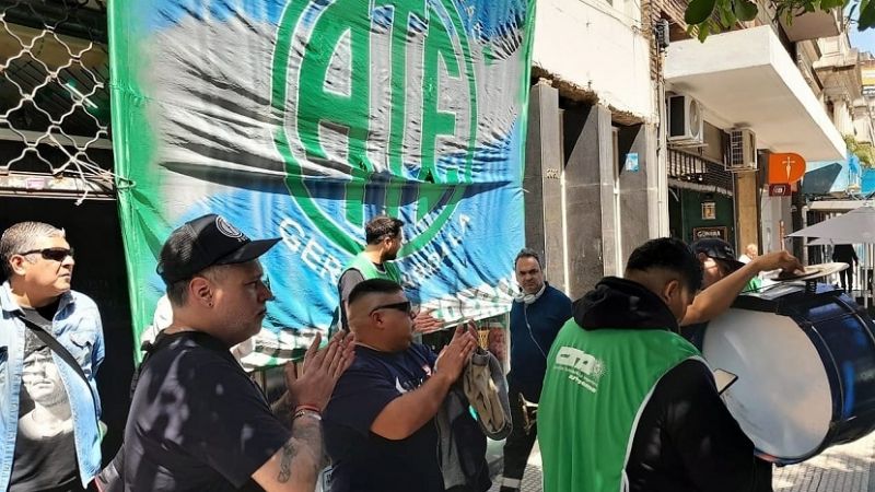 Los reclamos salariales llegaron a la Casa de Catamarca