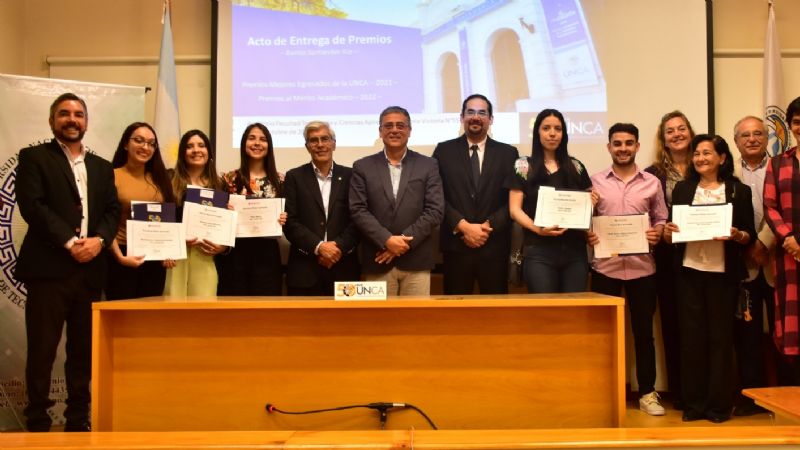 Santander Río reconoció a los mejores promedios de la UNCA