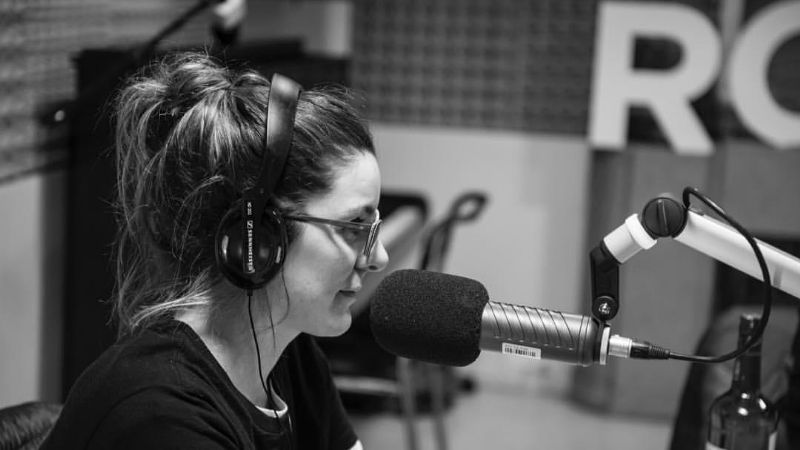 El fenómeno de Instagram “La gente anda leyendo” desembarca en la Feria del Libro