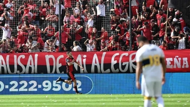 Newell's venció a Boca con diez jugadores