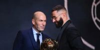 BENZEMA recibe el Balón de Oro de manos del histórico Zinédine Zidane.