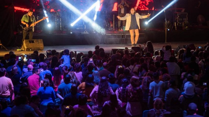 El Ponchito se despidió con el desfile de casi 3.000 niños y un gran show de Galleguillo