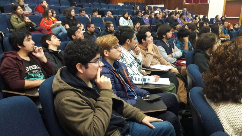 Charla abierta en la escuela de arqueología