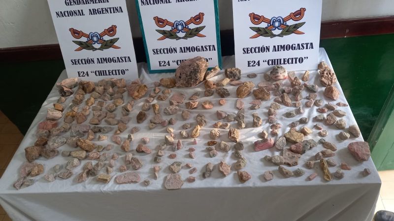 Secuestran 543 piedras semipreciosas y hallan un mortero completo de piedra