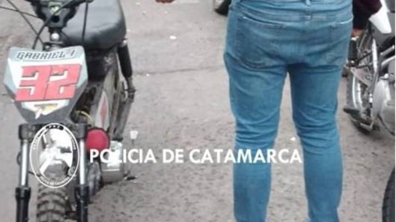 Tenía la moto preparada para correr y llegó la policía