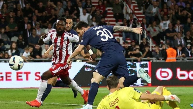 Un golazo y dos asistencias en otra lujosa función de Messi