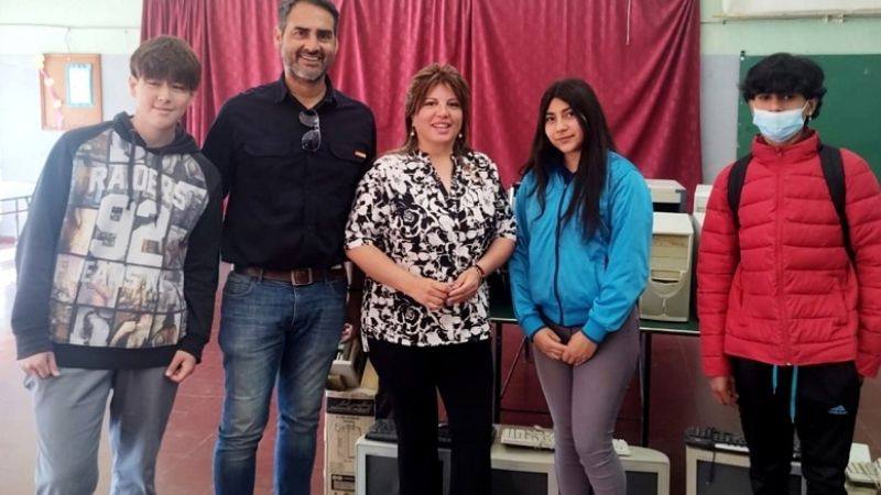 El Ente Regulador donó equipamiento informático a escuela técnica