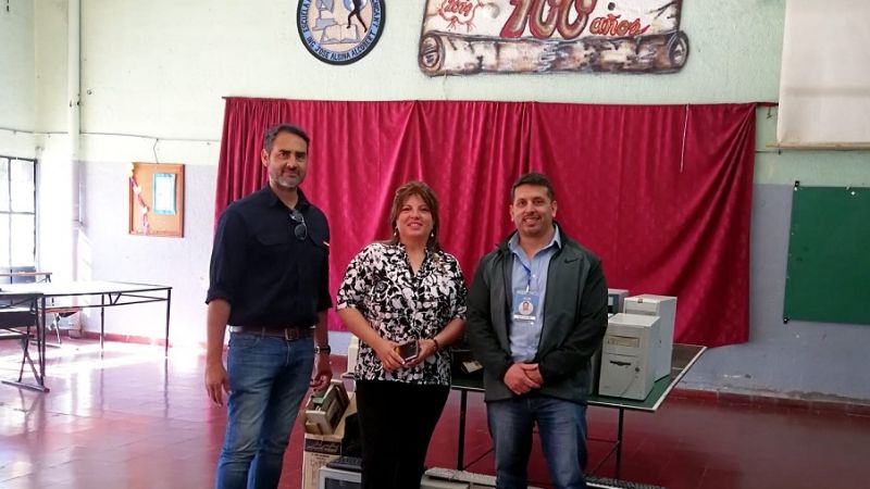 El Ente Regulador donó equipamiento informático a escuela técnica
