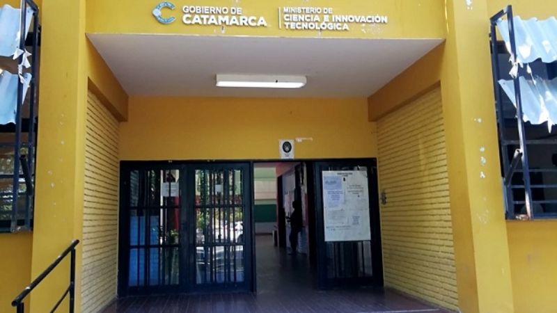 El Ente Regulador donó equipamiento informático a escuela técnica