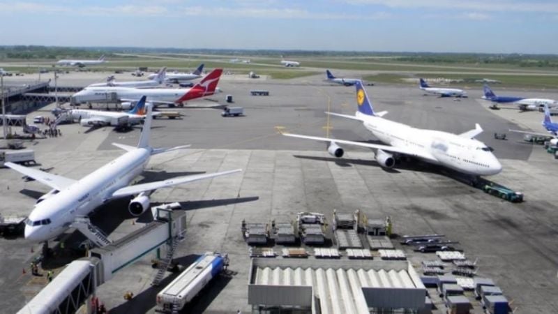 Presupuesto 2023: suman otro impuesto a los viajes en avión