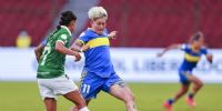 Yamila Rodríguez, una de las mejores futbolistas de Boca ataca ante una jugadora del Deportivo Cali.