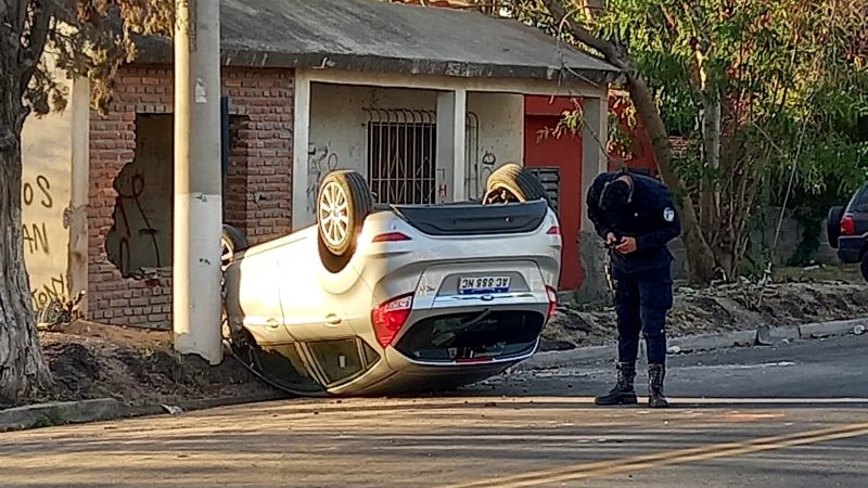 Tremendo vuelco en la curva de María Soledad