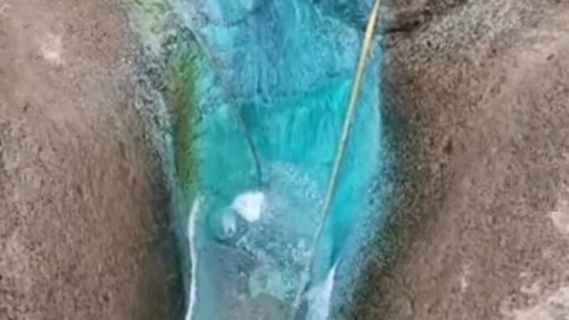 Una postal única: un río turquesa en Catamarca