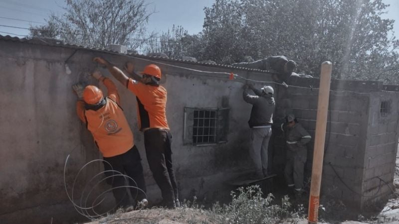 Por el fuerte viento, Defensa Civil asistió a vecinos afectados